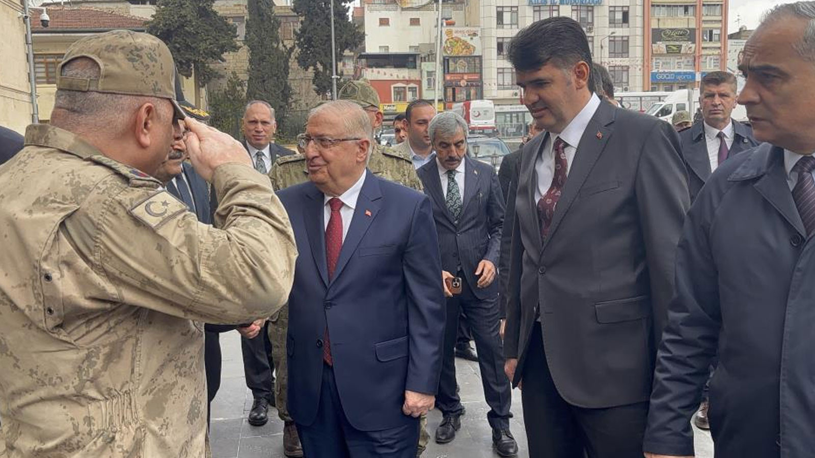 Milli Savunma Bakanı Yaşar Güler sınırın sıfır noktasında