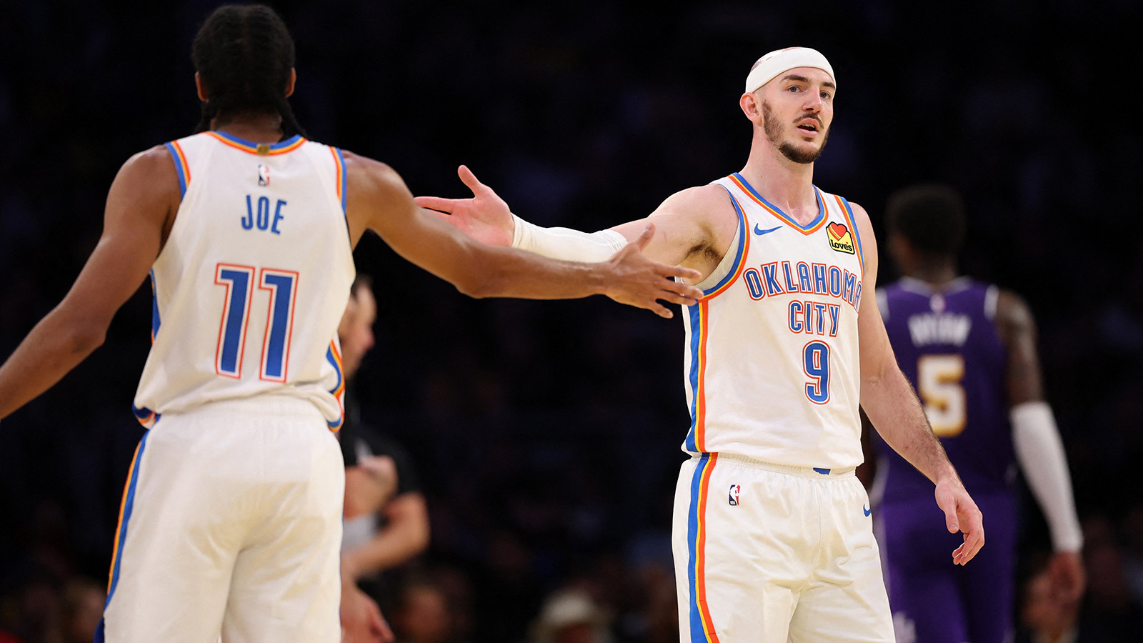 Oklahoma City Thunder, Lakers'ı deplasmanda devirdi