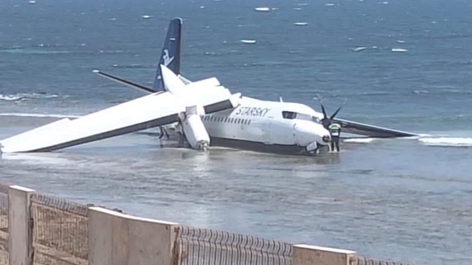 Somali'de uçak düştü! İlk görüntüler geldi