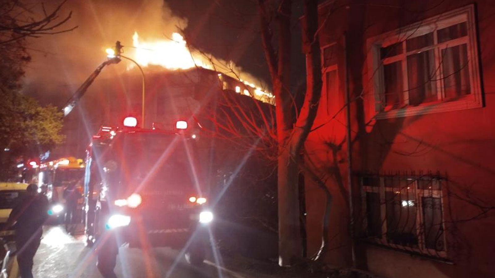 Üsküdar’da korkutan yangın