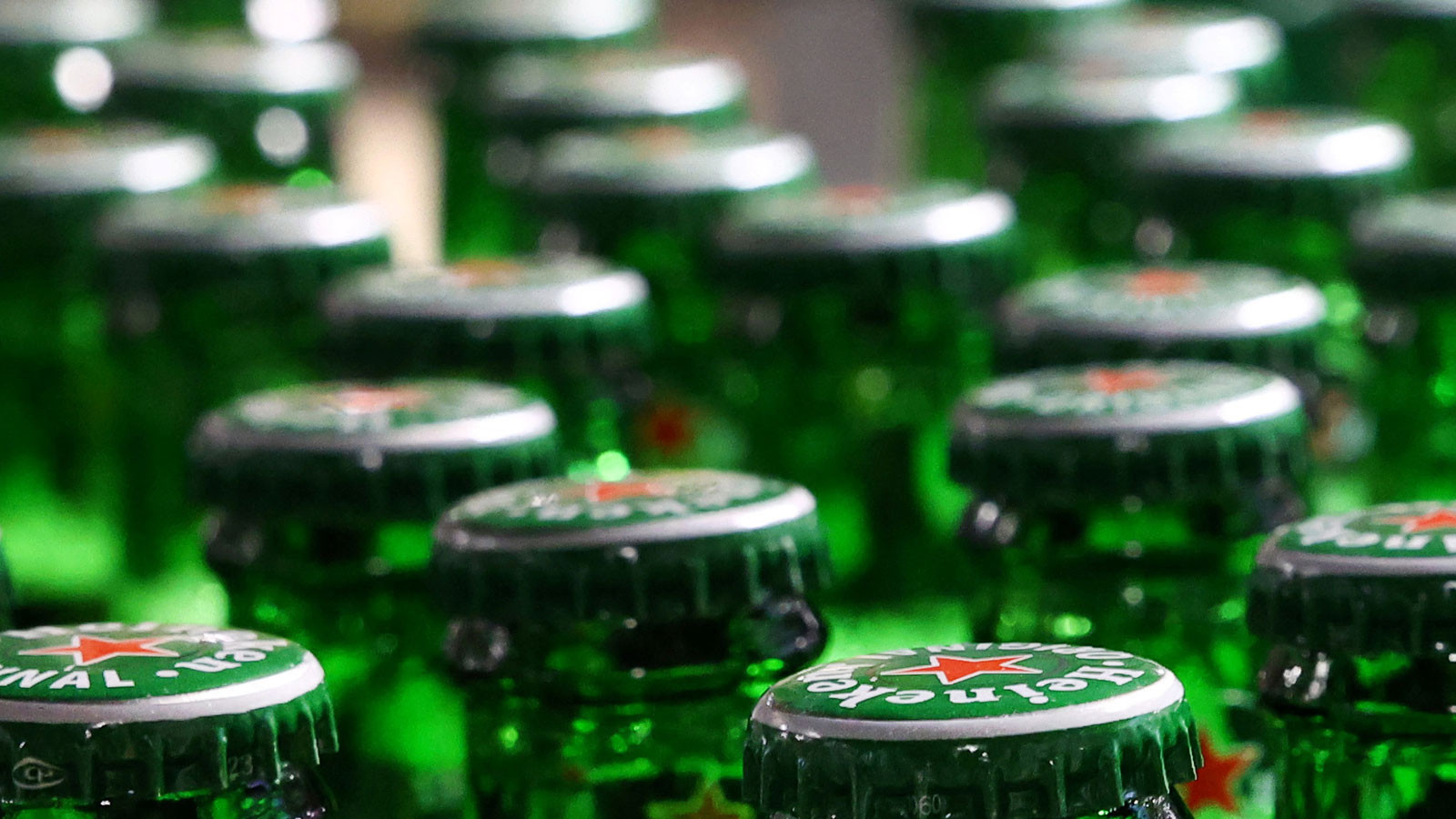Alkol tüketimi düşüyor! Heineken 6 bin kişiyi işten çıkarıyor