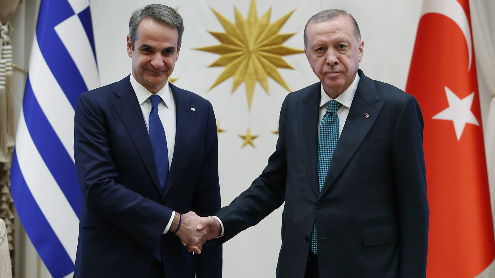 Cumhurbaşkanı Erdoğan, Miçotakis'i karşıladı: Görüşme başladı