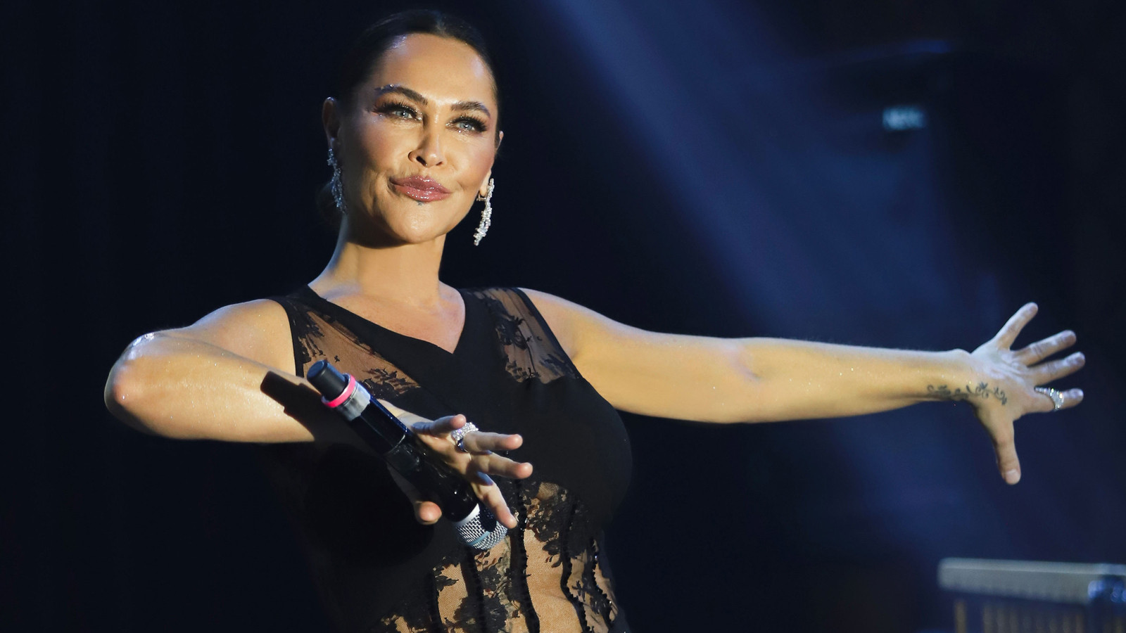 Hülya Avşar’ın filtresiz hali ağızları açık bıraktı