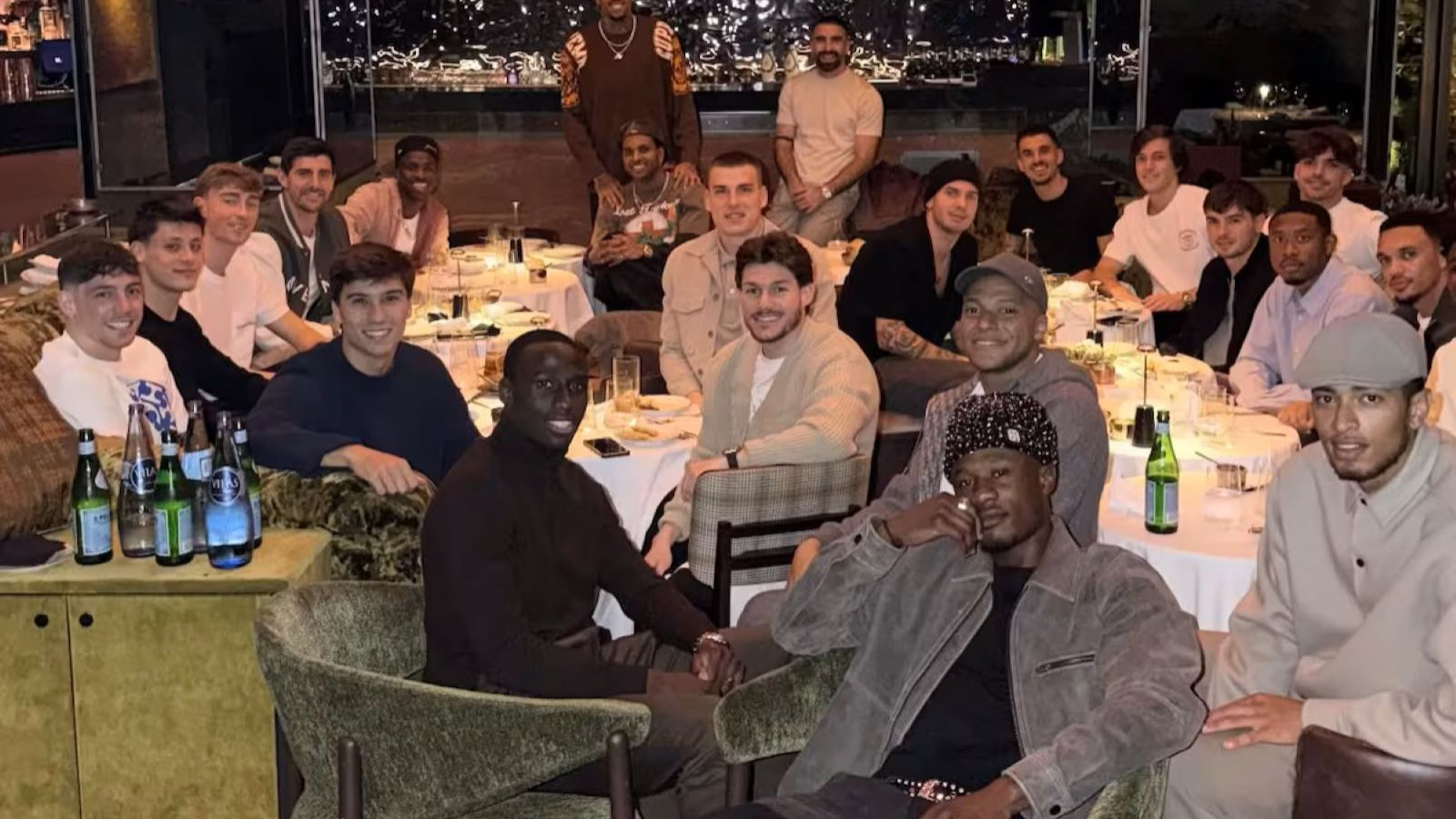 Real Madrid'li futbolcuların toplu akşam yemeğinde '61' detayı