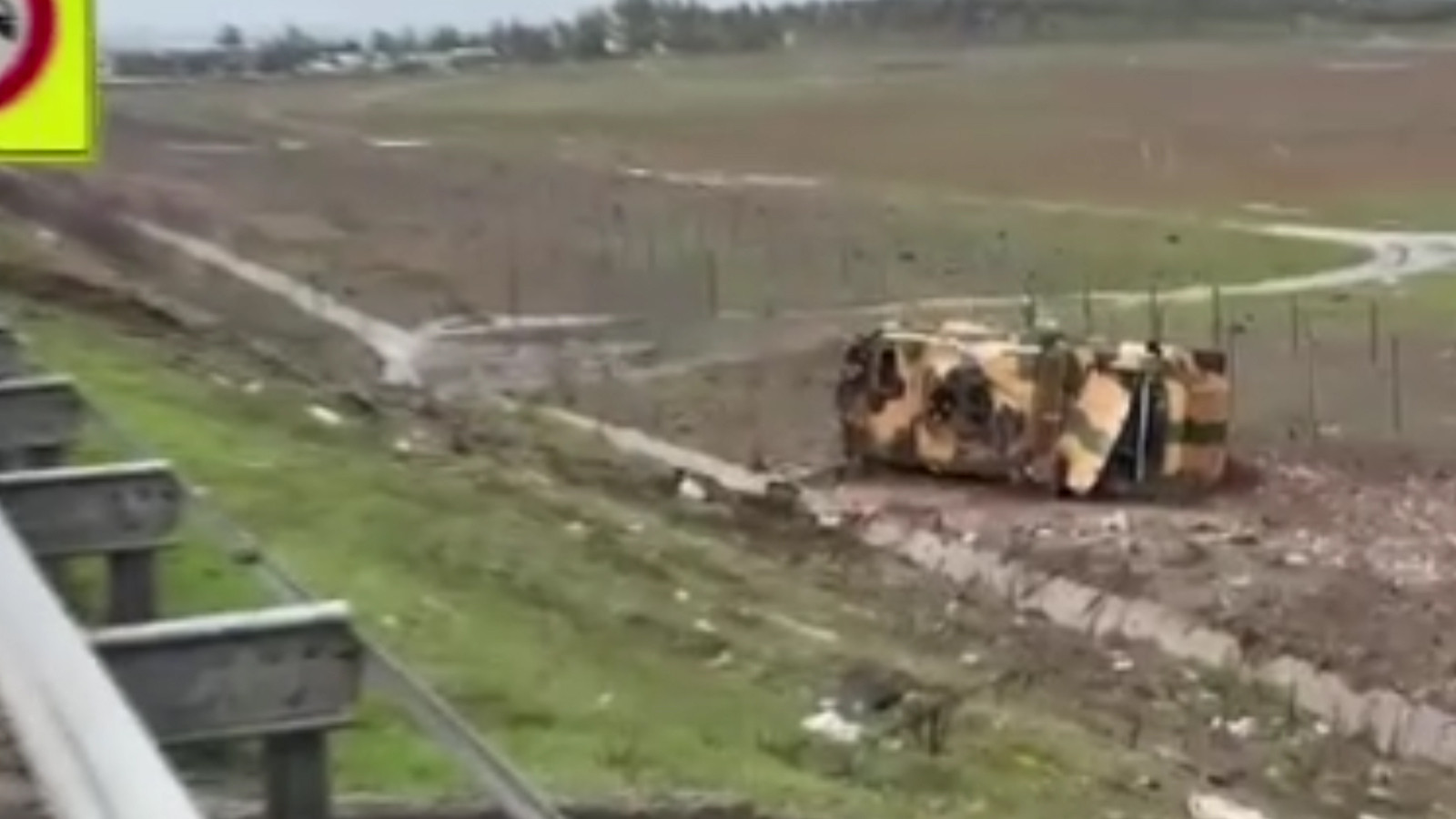 TAG Otoyolu'nda askeri araç devrildi: 10 asker yaralandı