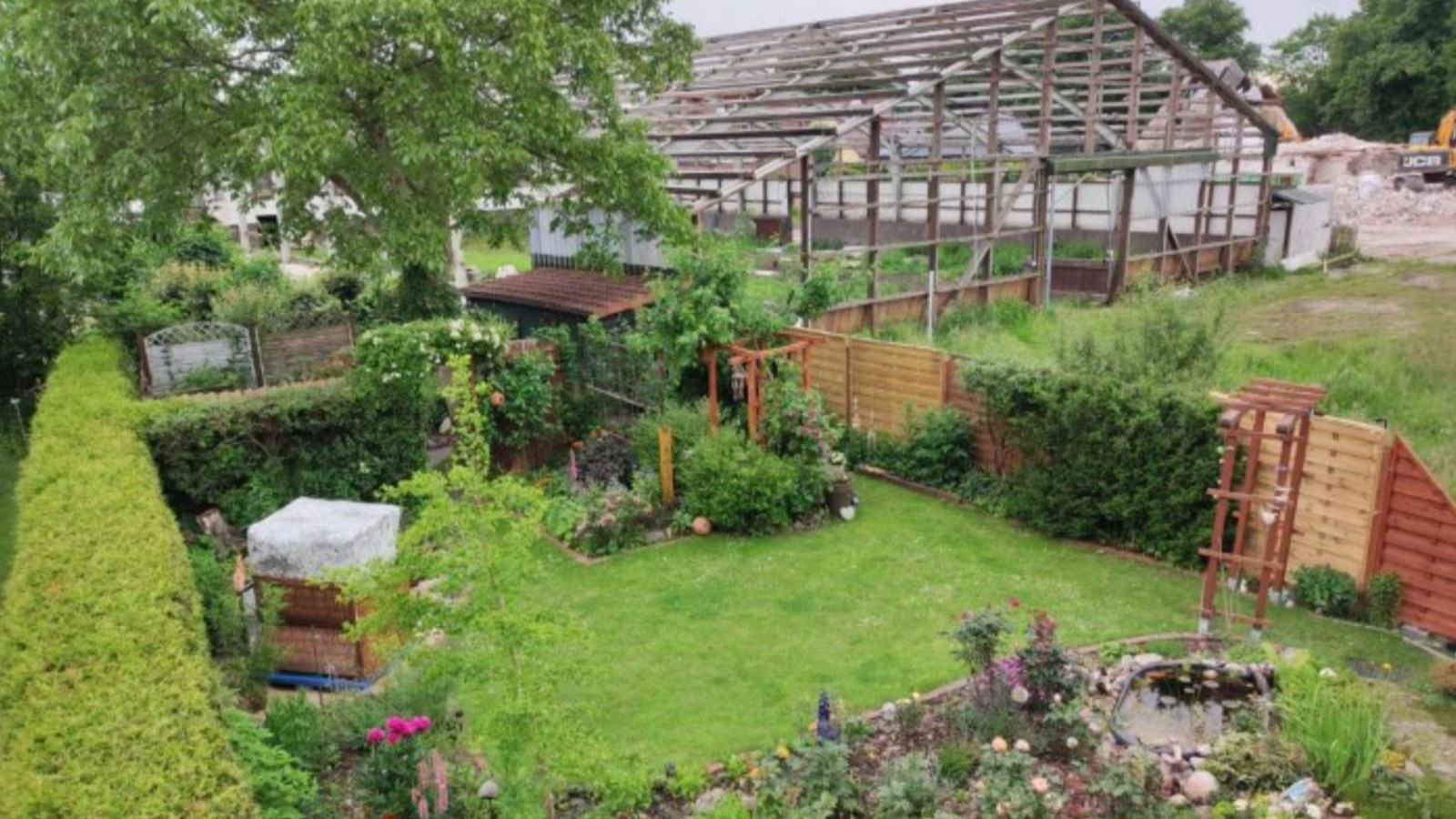 Resimde gizli kediyi her 125 kişiden sadece 1'i buluyor!