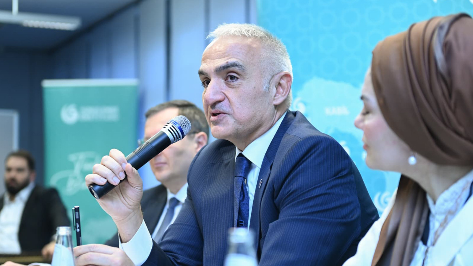 Bakan Ersoy, Berlin'de Türkçe öğrenen öğrencilerle buluştu