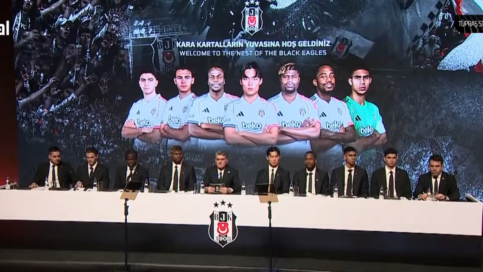 Beşiktaş yeni transferlerini tanıttı