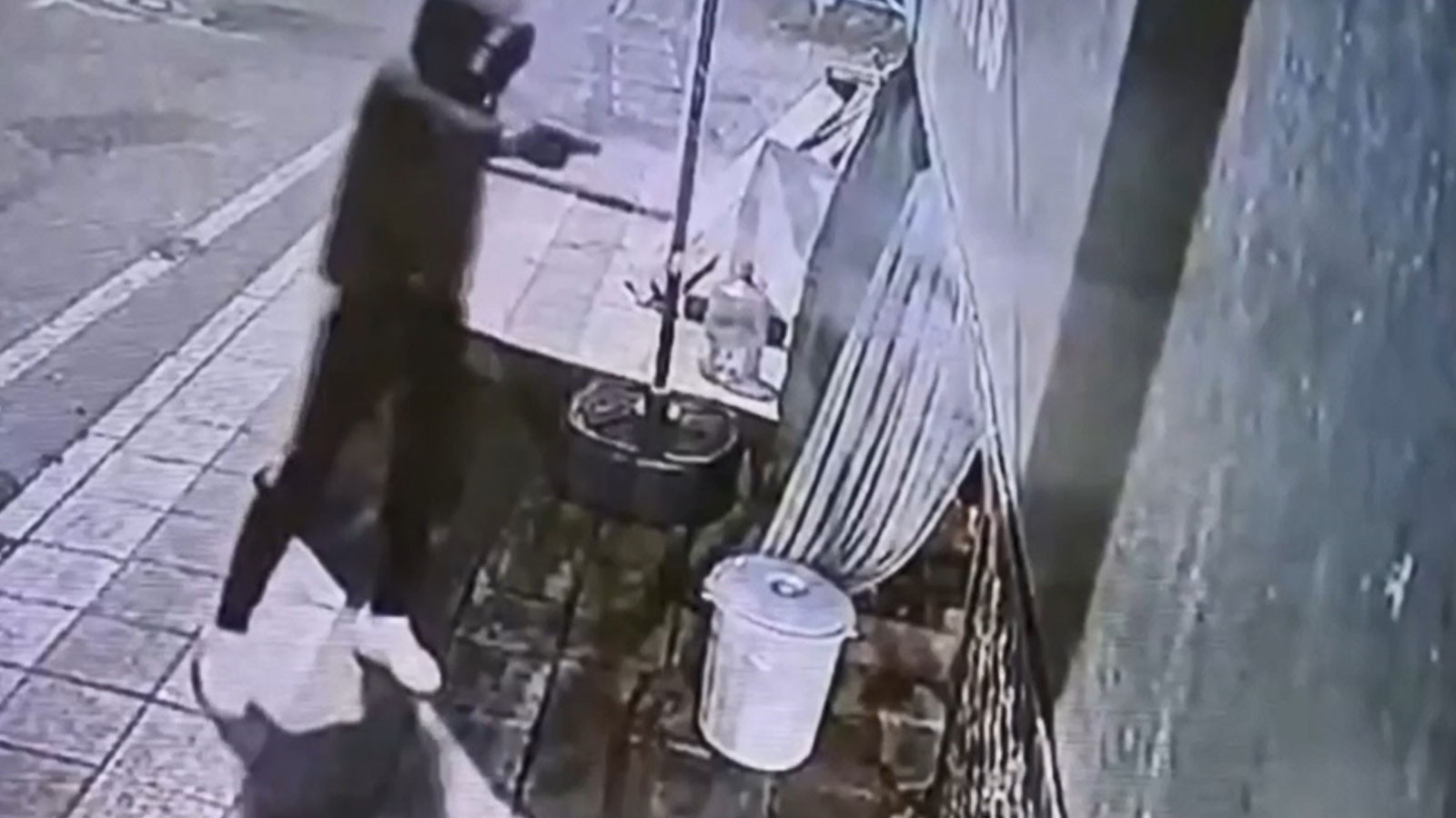 Büyükçekmece’de taksiyle gidip iş yeri kurşunlayan 5 şüpheli tutuklandı