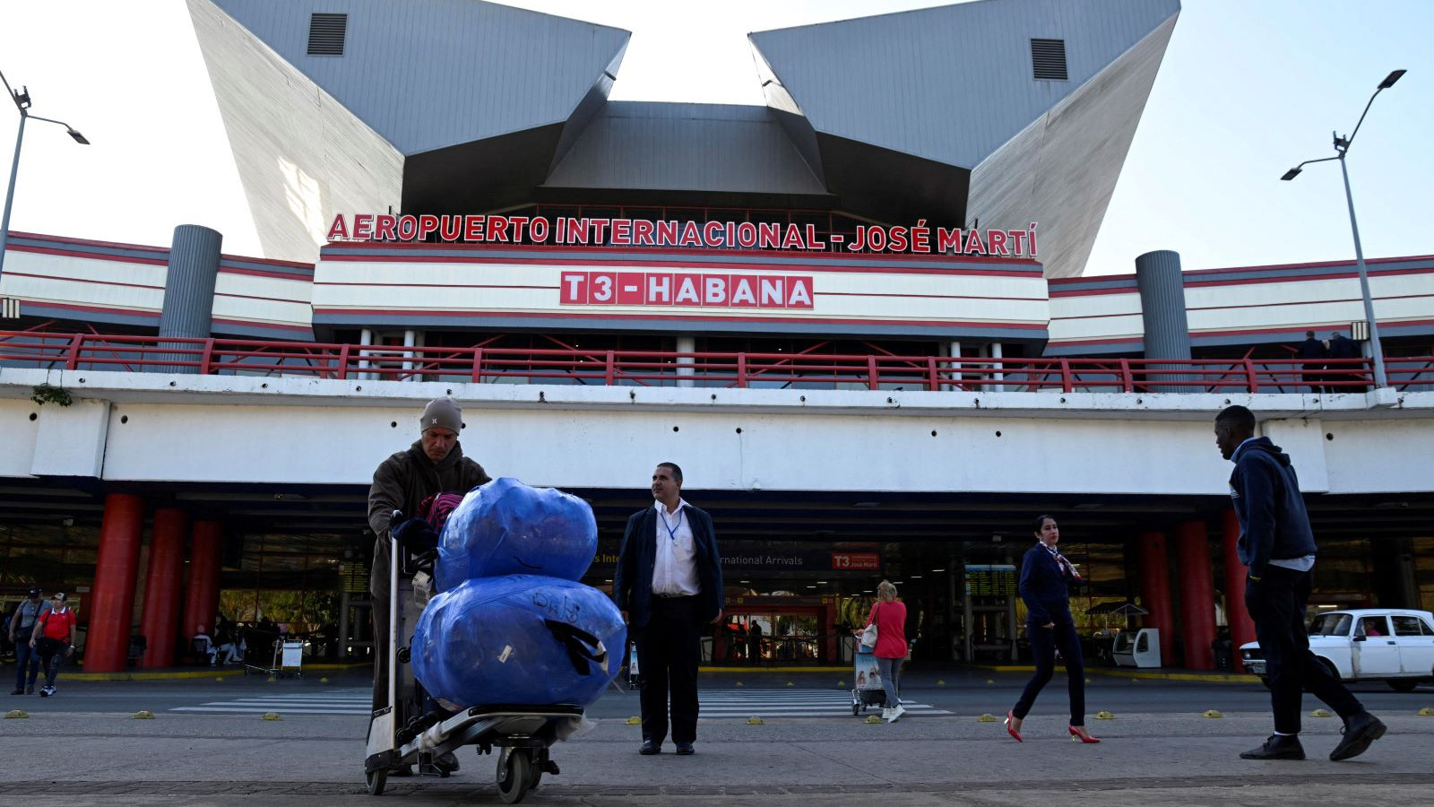 Çok sayıda Rus, Küba'da mahsur kaldı! Rusya'dan flaş karar