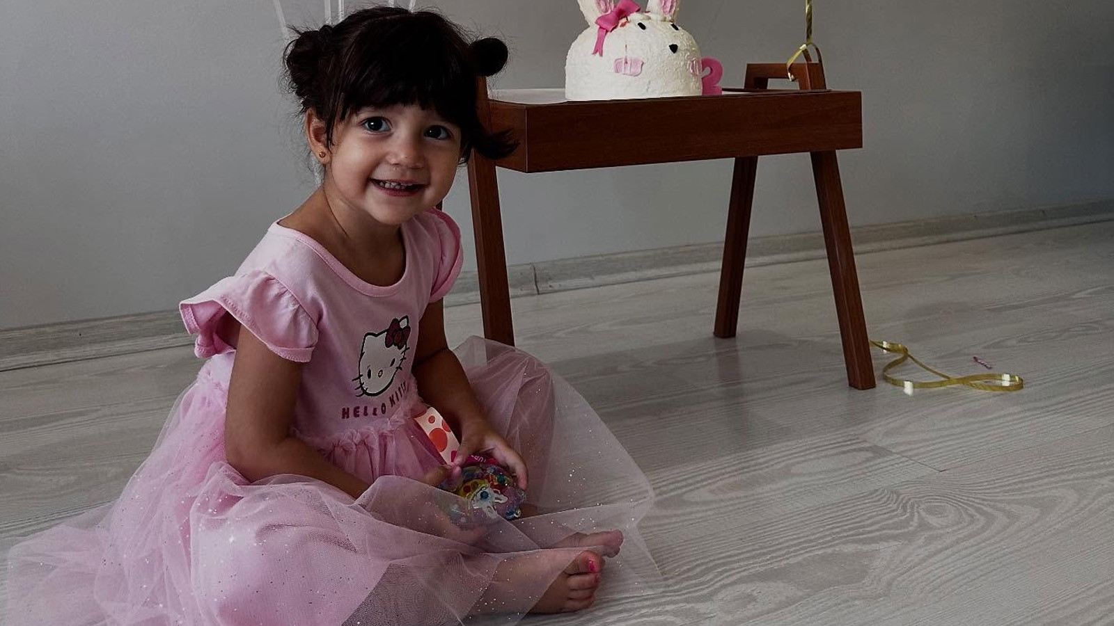 Mardin'de üçüncü kattan düşen küçük Melinda, yaşamını yitirdi