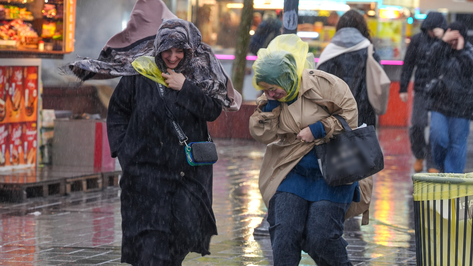 Meteoroloji'den 27 il için sarı alarm verildi: 80 km’lik fırtına ve kuvvetli yağış dalgası geliyor