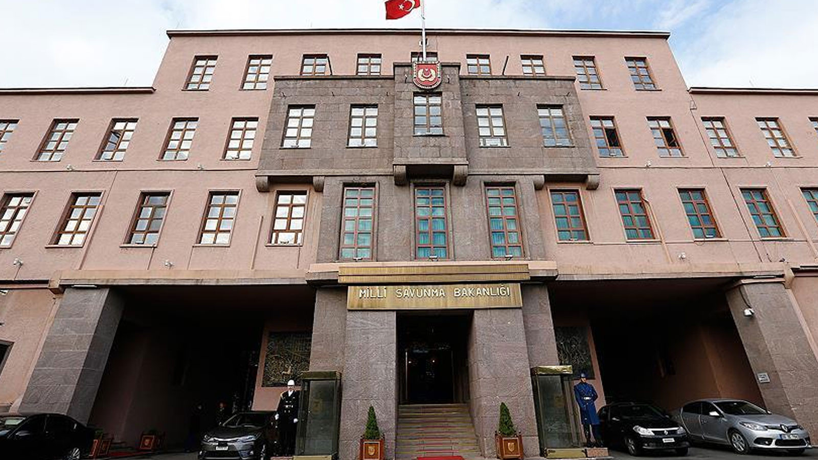 MSB: Son bir haftada 5 PKK’lı teslim oldu, sınırda 146 kişi yakalandı