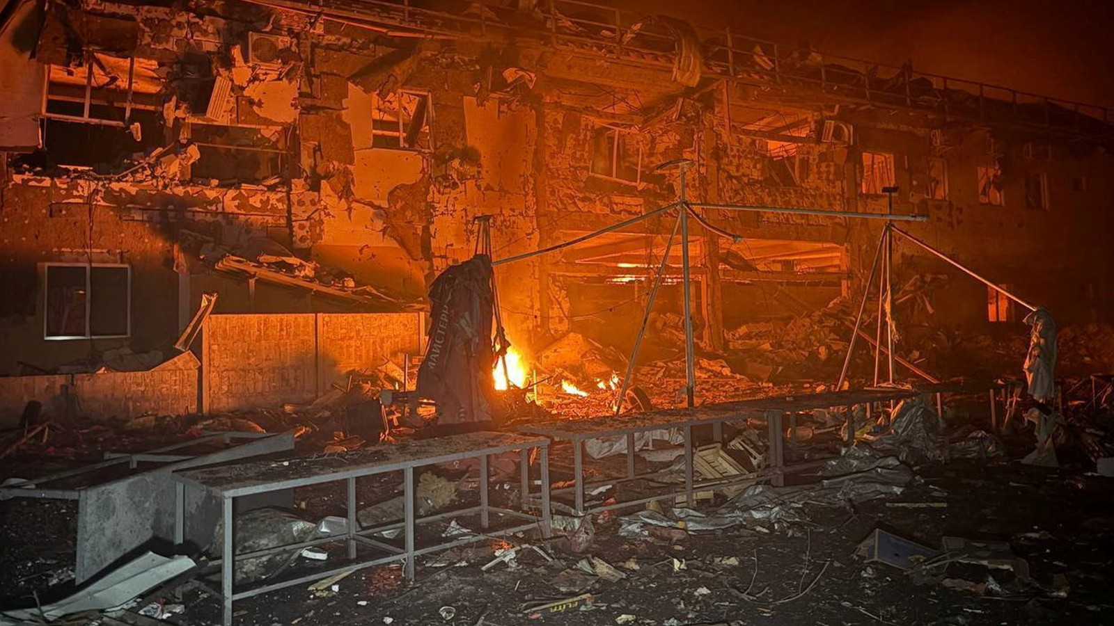 Rusya'dan Ukrayna'nın kalbine balistik füze saldırısı! Gece patlamalarla gündüze döndü