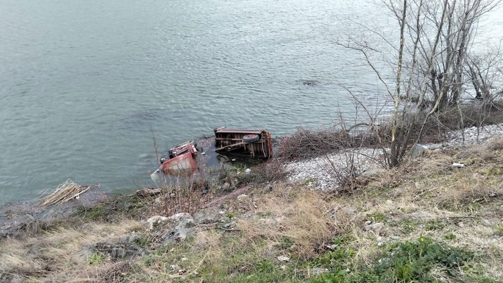 Samsun'da kontrolden çıkan taktör Kızılırmak Nehri'ne uçtu: Ölü ve yaralı var