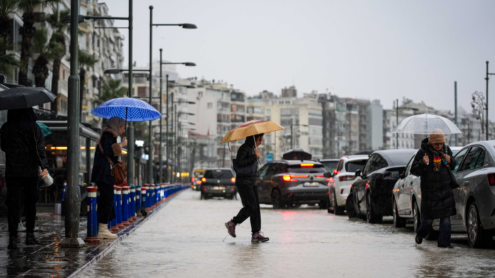 Meteoroloji'den 11 il için sarı kodlu uyarı İstanbul için ise sağanak alarmı!