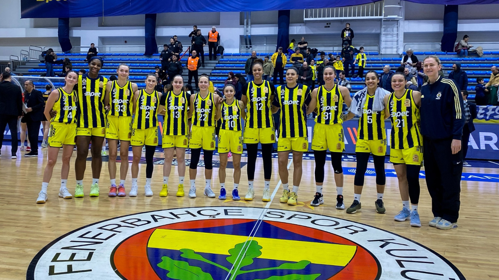 Fenerbahçe, sahasında rakibine 42 sayı fark attı