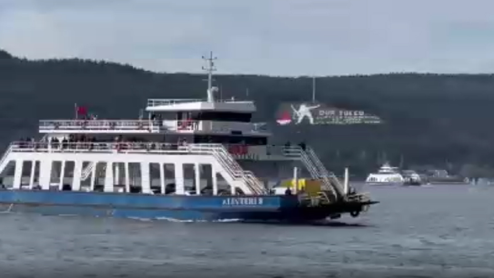 Bozcaada ve Gökçeada'da feribot seferlerine 'fırtına' engeli