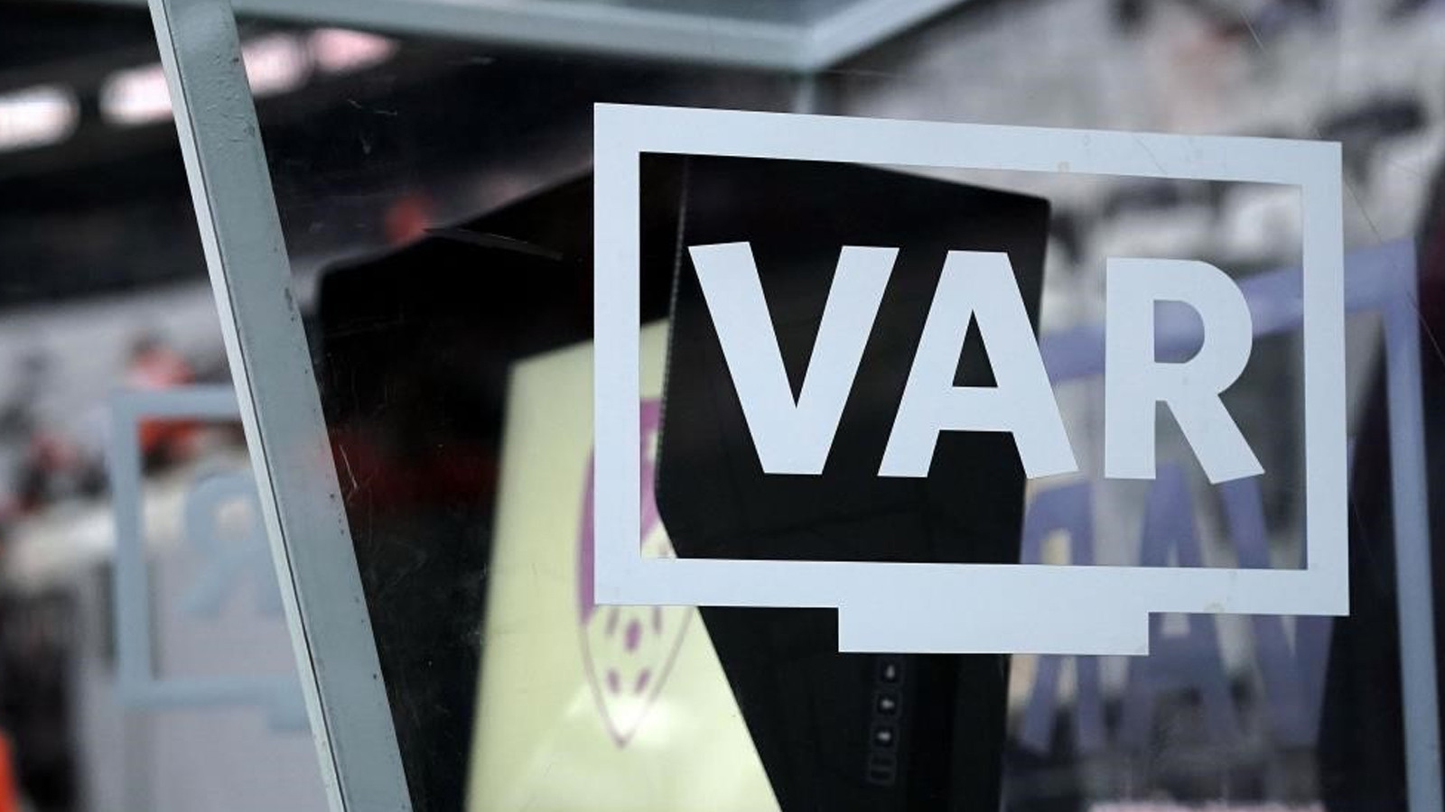 Trabzonspor - Fenerbahçe maçının VAR'ı Ömer Faruk Turtay oldu