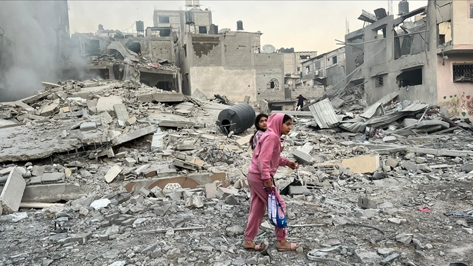 İsrail'in ateşkese rağmen vurduğu Gazze'de 10 kişi daha öldü