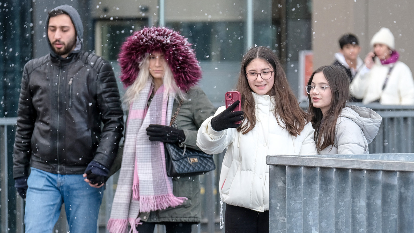 Meteoroloji tarih verdi: Sıcaklık 10 derece düşüyor, İstanbul’a kar geri dönüyor