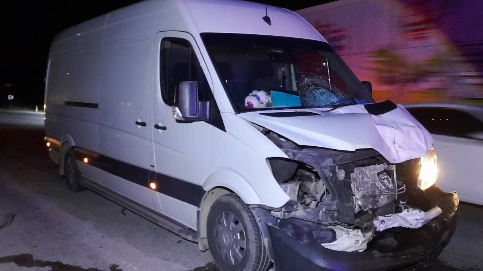 Bilecik'te minibüse çarpan motosikletli can verdi