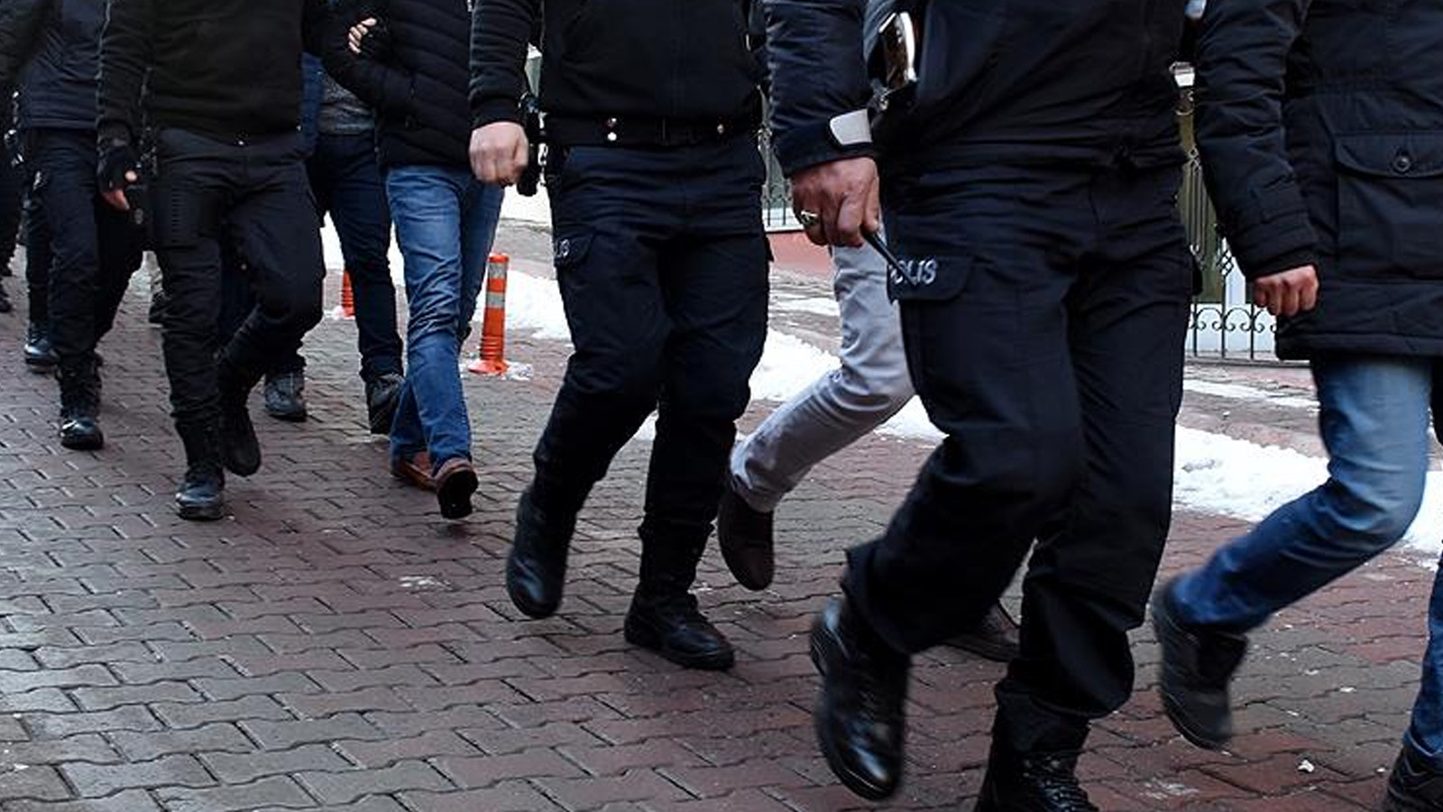 Küçükçekmece'de '10 Kardeşler' çetesine yönelik operasyonda 26 tutuklama