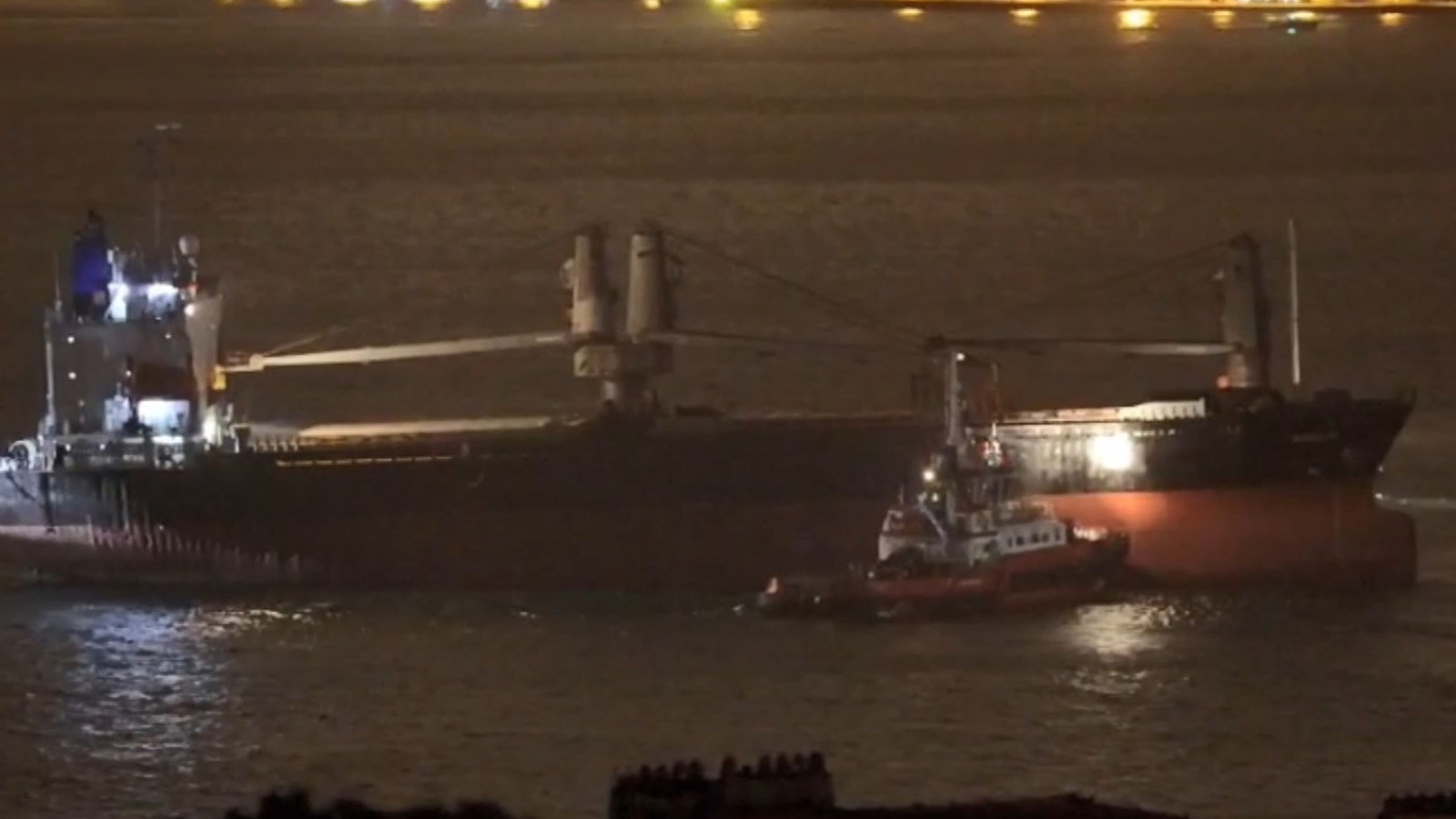 Sarıyer’de kurtarılan kargo gemisini bu kez de fırtına vurdu