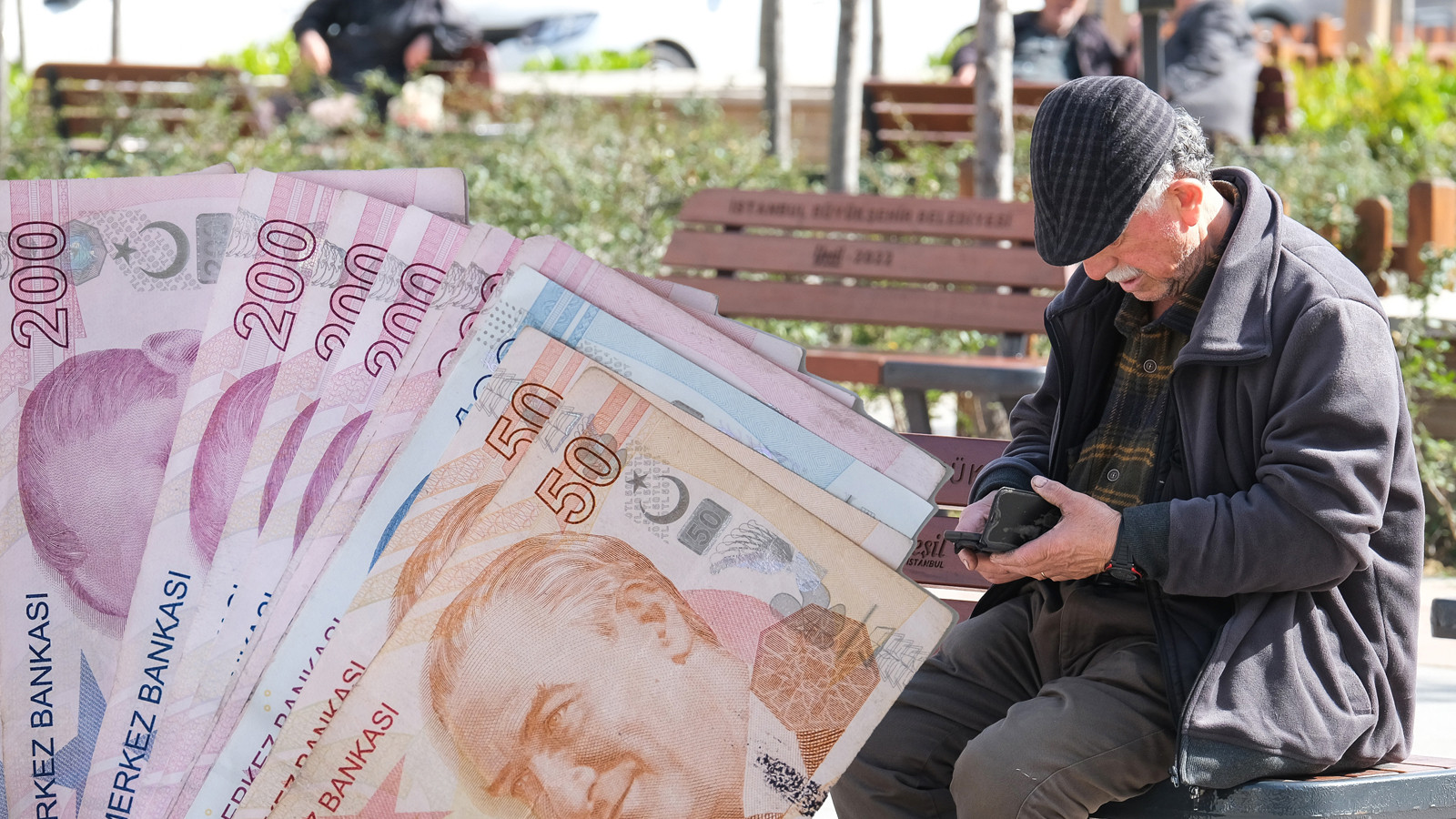 SGK usulsüz emeklilik dosyalarını açtı: Maaşlar durduruluyor, ödemeler geri isteniyor