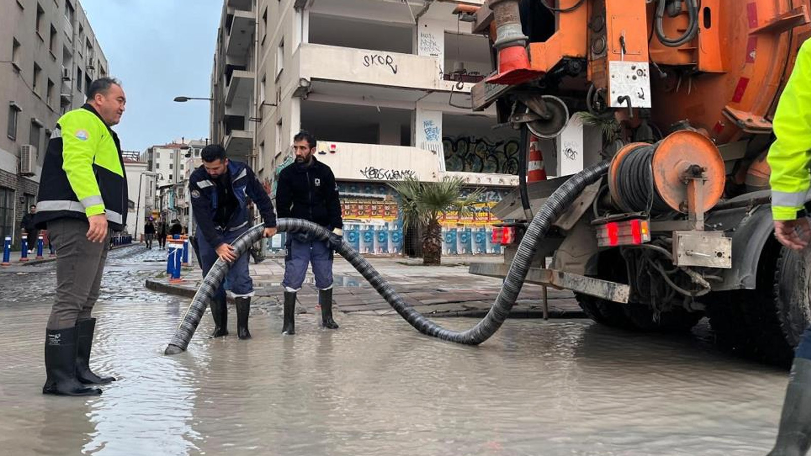 Uzman isim "50 yılda bir görülebilecek" tablo diyerek uyardı: Kıyı şeridinden uzak durun