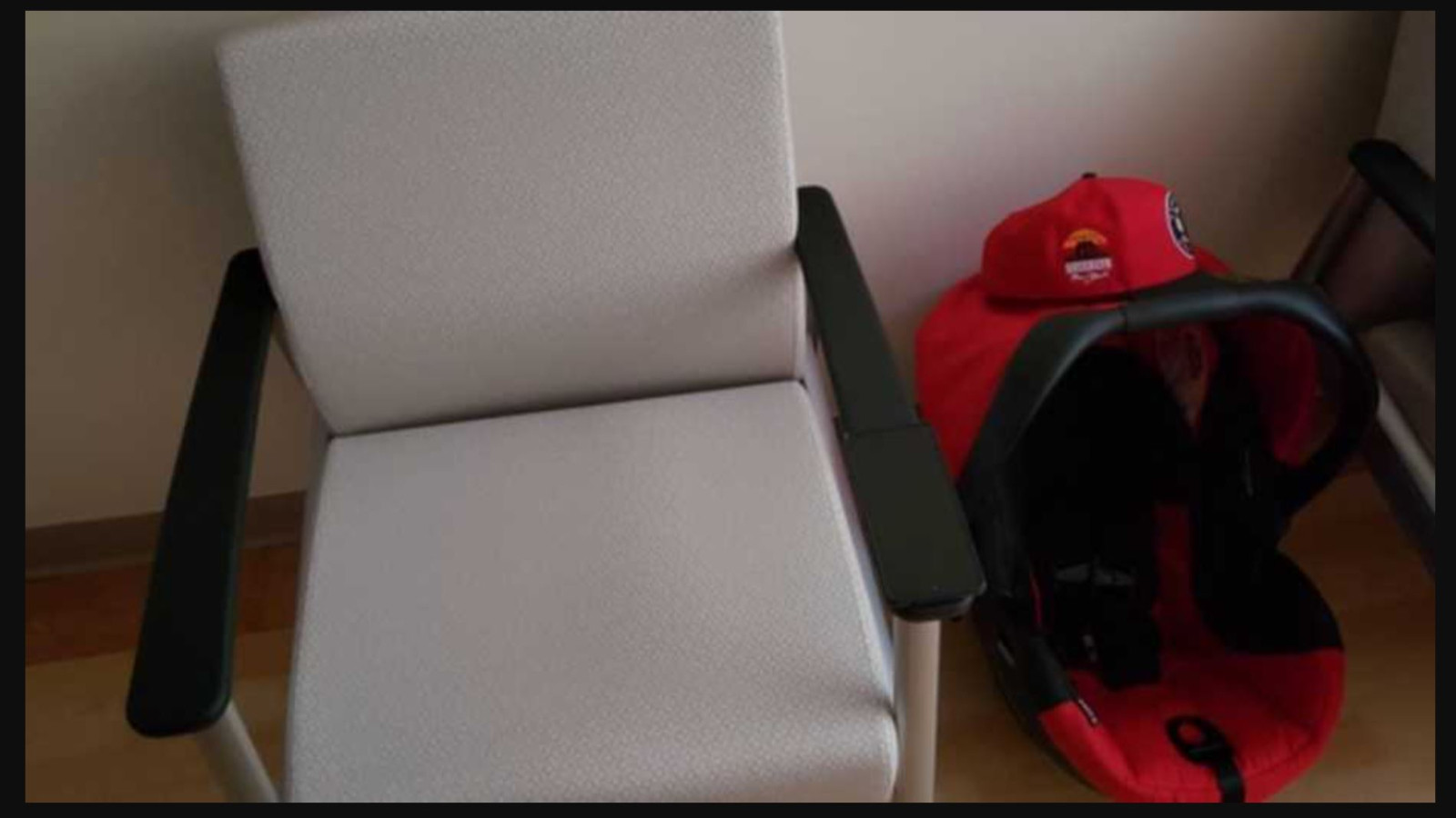 Bu fotoğrafta gizli telefonu görebilenler dahi sayılıyor