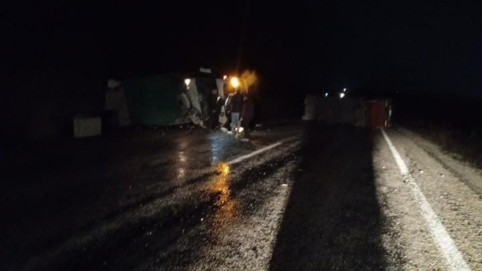 Çanakkale'de itfaiye aracı, TIR'a çarptı: 1'i ağır 2 yaralı