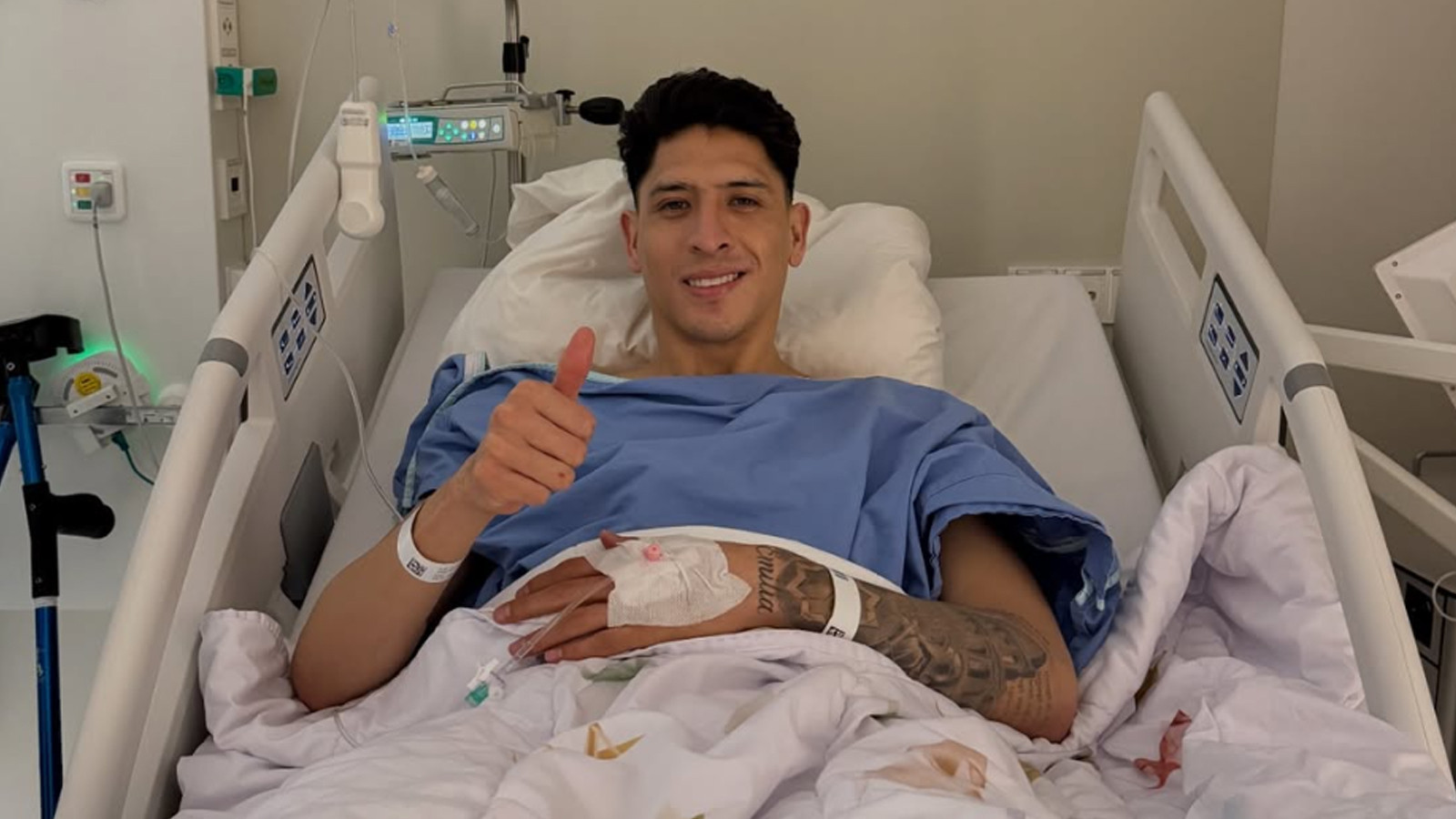 Edson Alvarez en az 1 ay sahalardan uzak kalacak