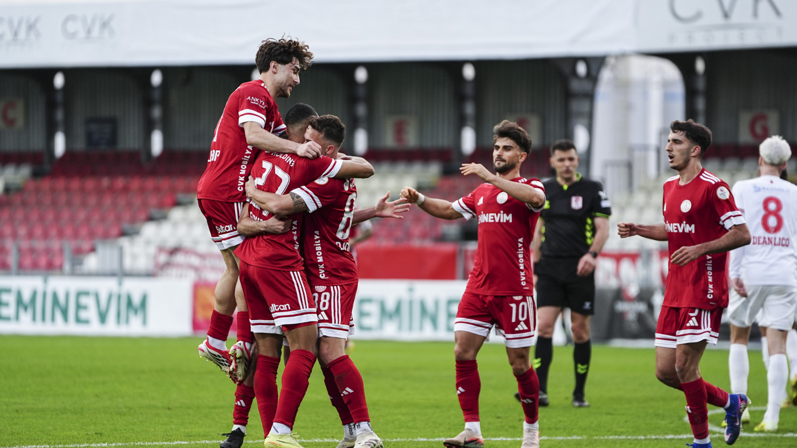 MAÇ SONUCU | Ümraniyespor 4-2 Boluspor