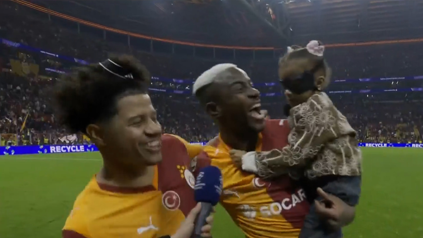 Maçın oyuncusu Gabriel Sara'ya Osimhen ve Lemina'dan baskın