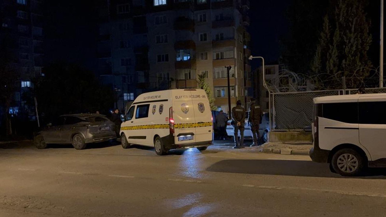 Maskeli saldırganlar iki kardeşe silahla ateş açtı: 1 ölü, 1 yaralı
