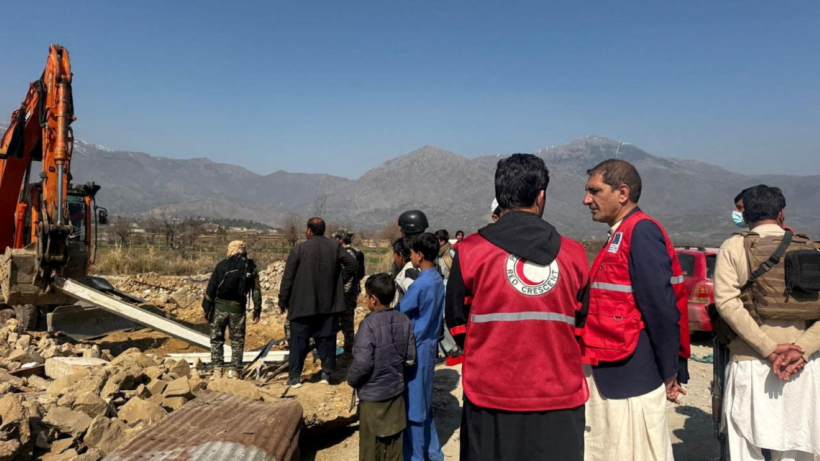 Pakistan'da askeri üsse intihar saldırısı: Çok sayıda ölü ve yaralı var