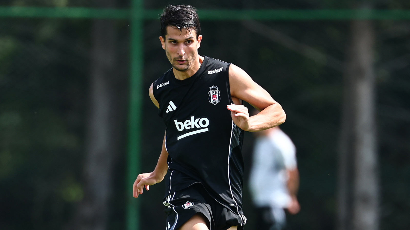 Beşiktaşlı futbolcu Necip Uysal, ikinci kez baba oldu