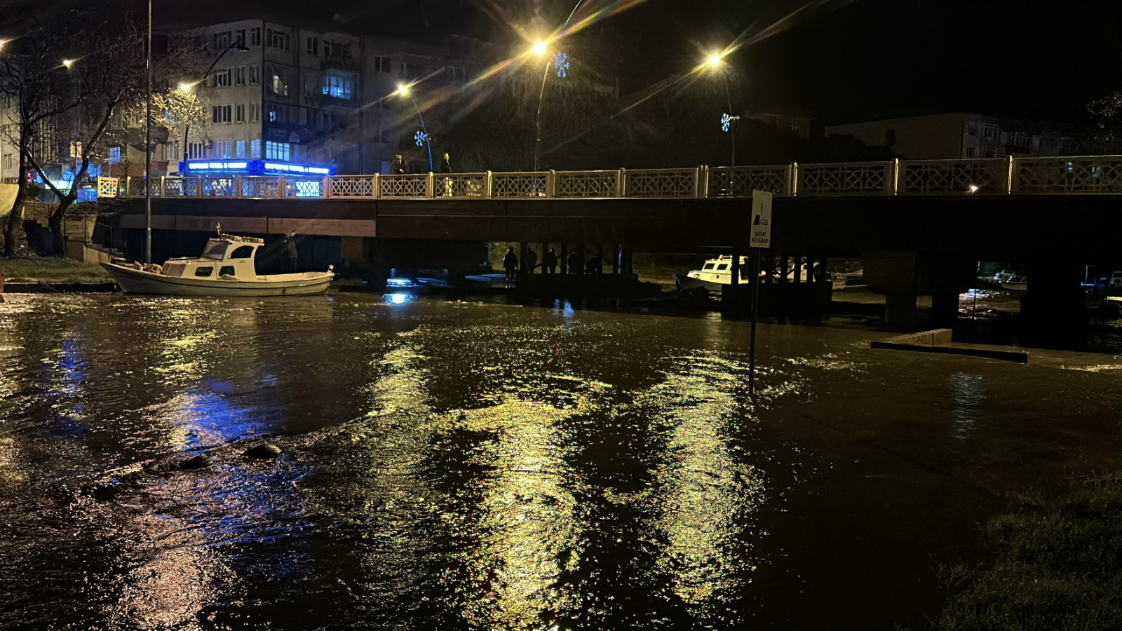 Çanakkale'de Kepez Çayı ve Sarıçay taştı 