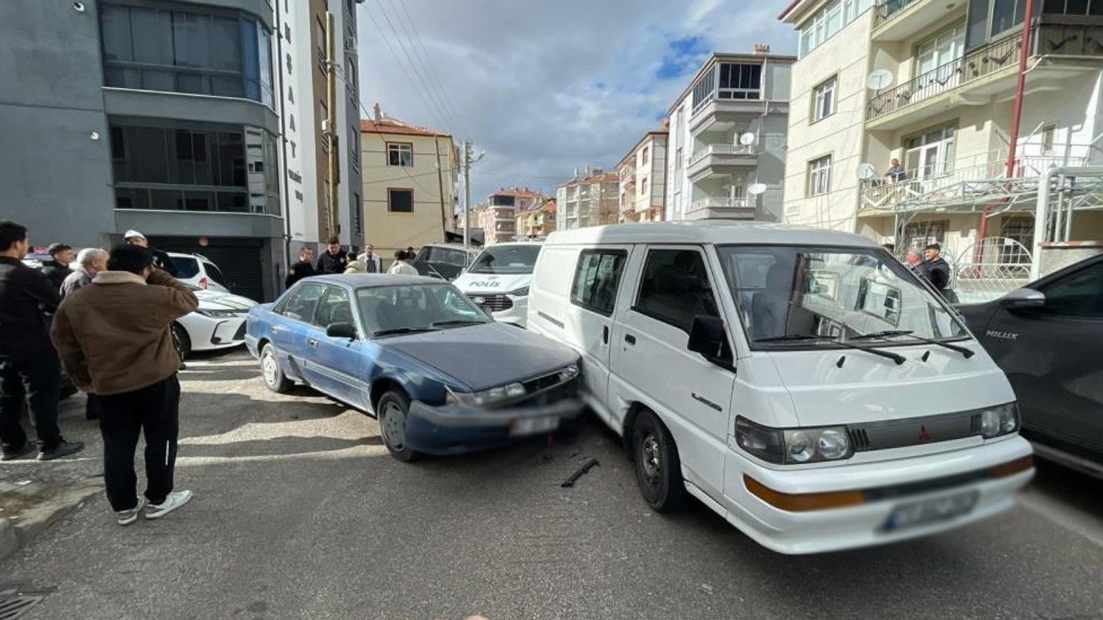 Daha 14 yaşında... Polisten kaçarken minibüse çarptı