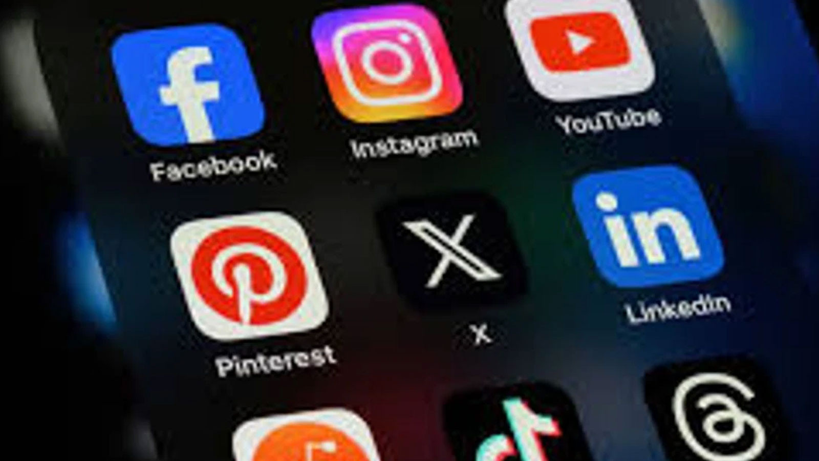 Sosyal medya erişimi ikinci bir duyuruya kadar engellendi