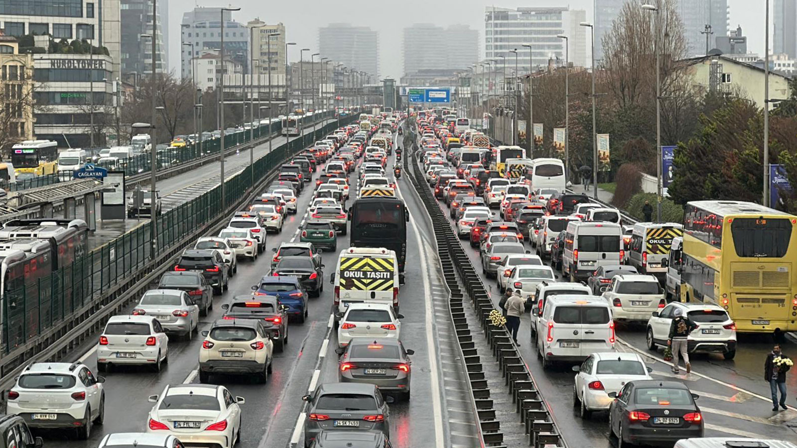 İstanbul'da trafik yoğunluğu yüzde 90'a çıktı
