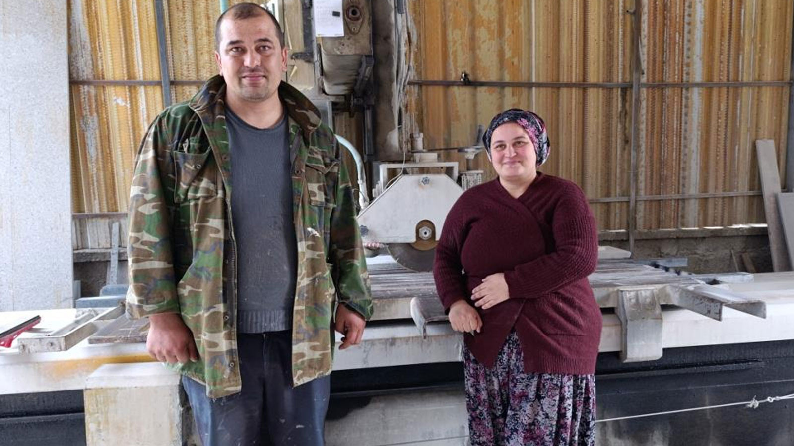 Sanal alemde başlayan aşk, mermer atölyesinde omuz omuza hayat mücadelesine dönüştü