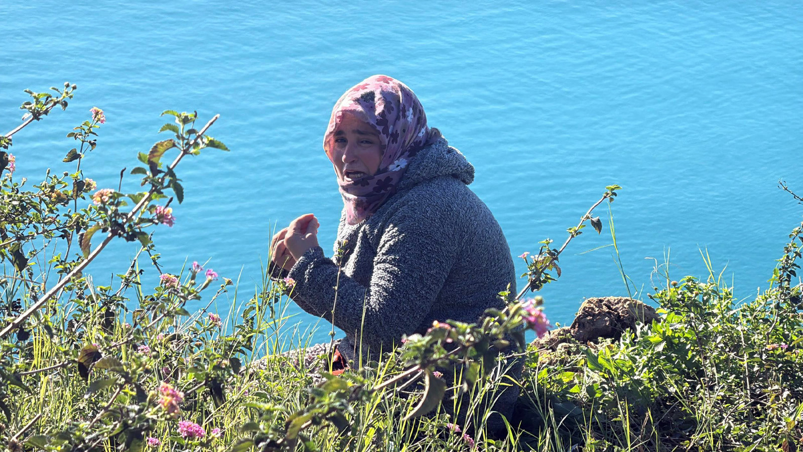 Bir annenin feryadı: Otizmli oğlu başka şehre nakledilmesin diye falezlere çıktı