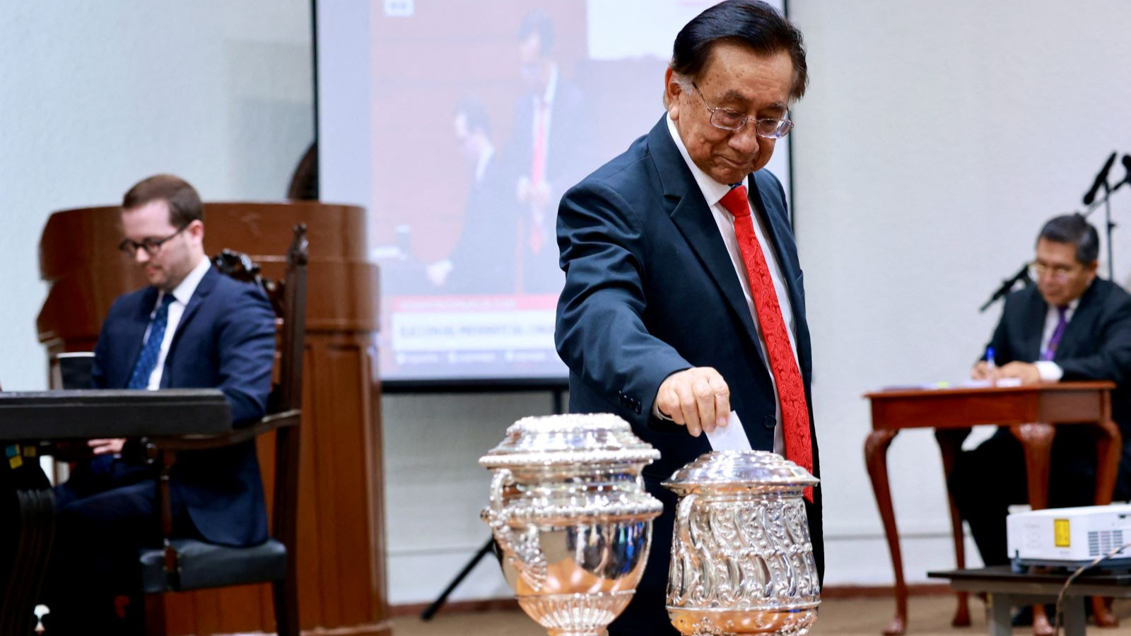 Devlet başkanlarını yiyen ülkenin yeni başkanı belli oldu, 160 gün sonra o da gidecek