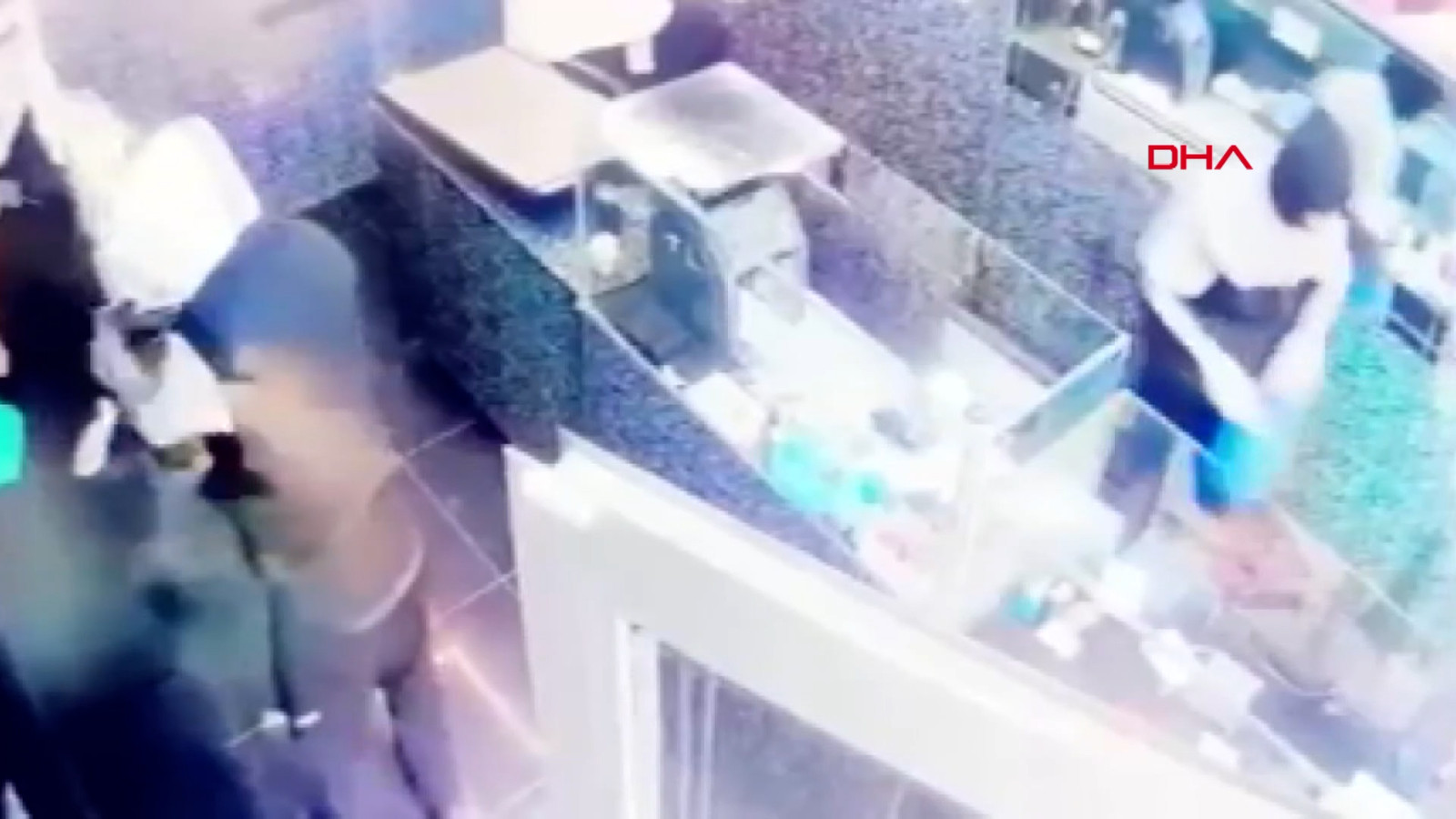 Gaziantep'te kuyumcuyu soygun anı kamerada