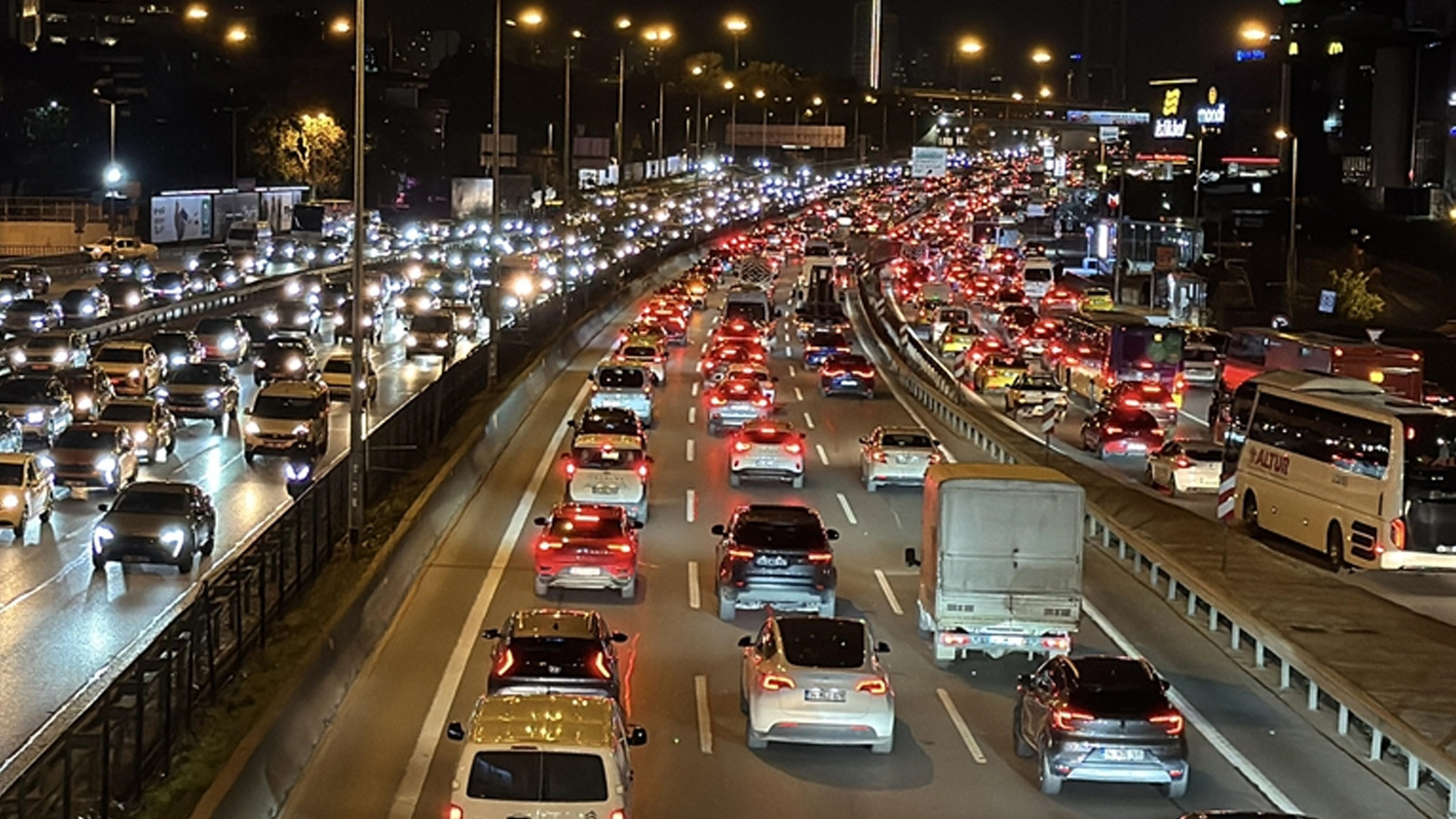 İstanbul trafiği, iftar öncesi yüzde 85'i gördü