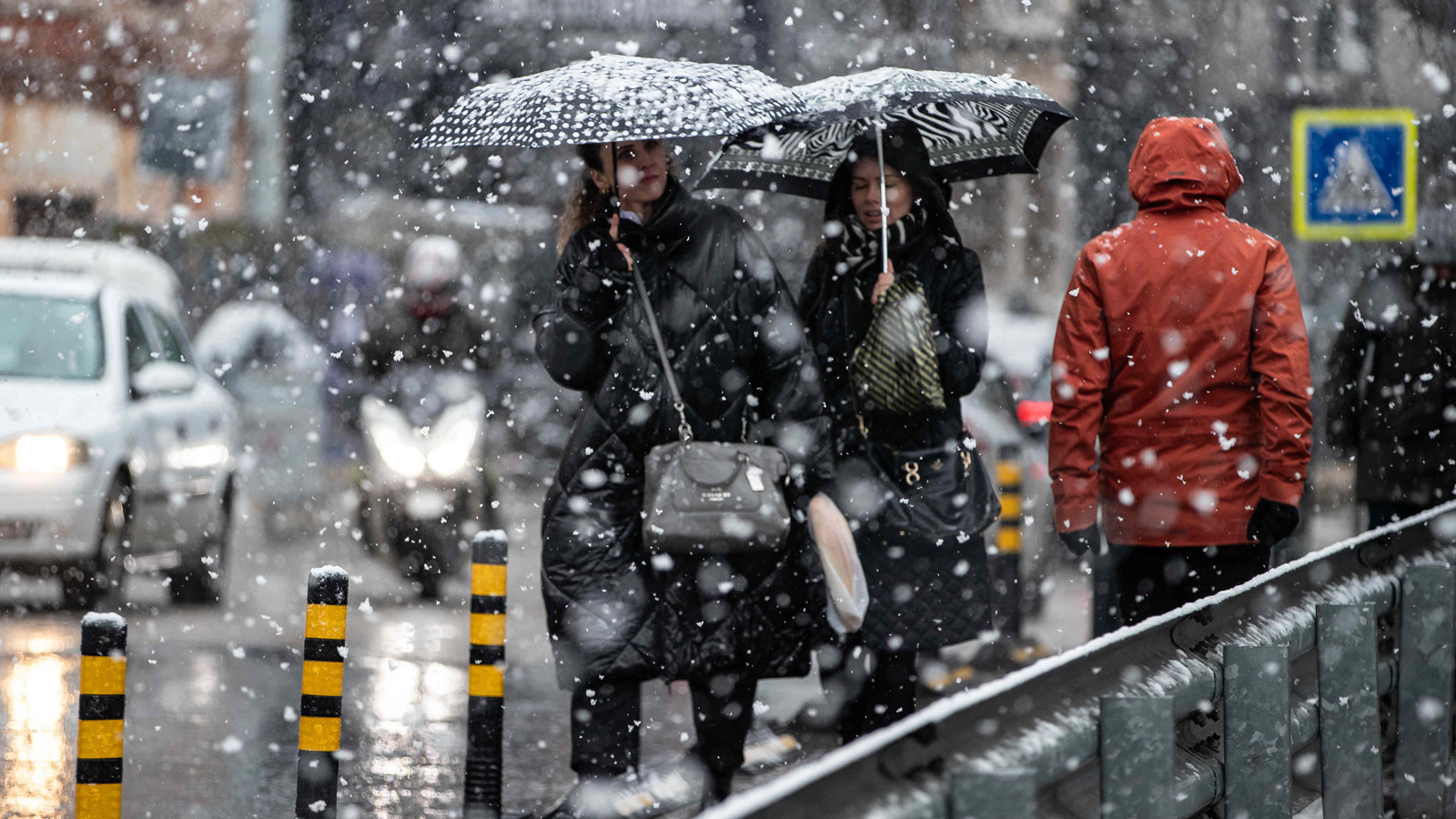 Meteoroloji'den yeni uyarı: İstanbul’a lapa lapa kar yeniden geliyor: 7 il için sarı alarm verildi