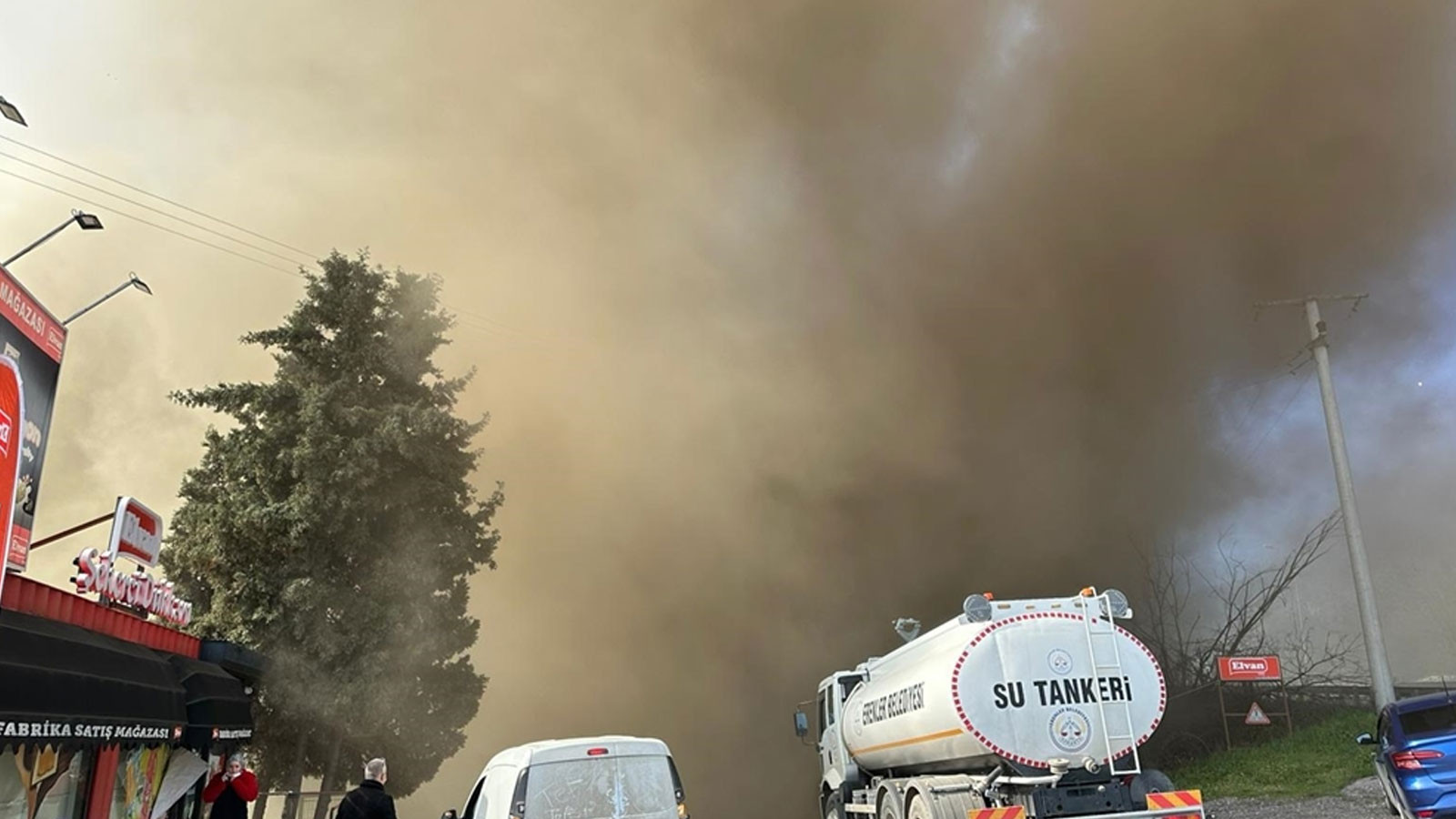 Sakarya'da şekerleme fabrikasında yangın