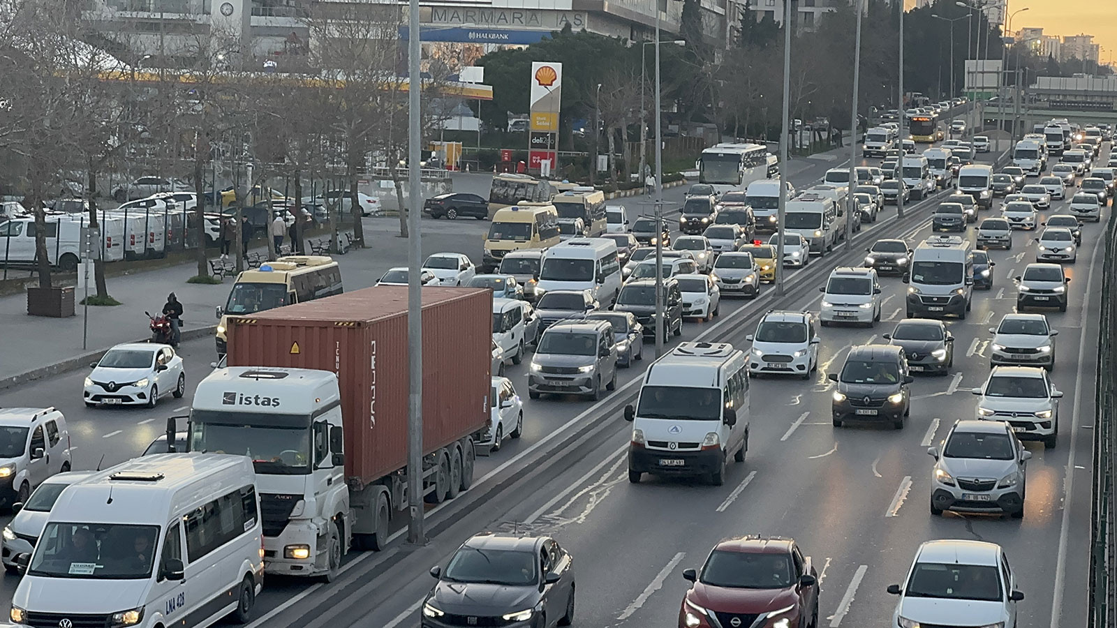 İstanbul'da iftar trafiği: Yoğunluk yüzde 85'e ulaştı